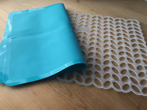 To make the silicone snuffle mat for raw and wet food you need a base mat and silicone baking sheets